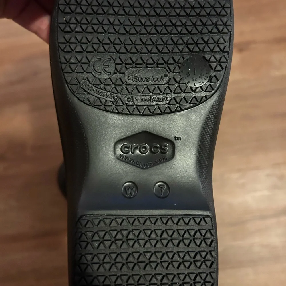 Crocs at work Black Non-Slip women’s Shoes - Picture 3 of 5